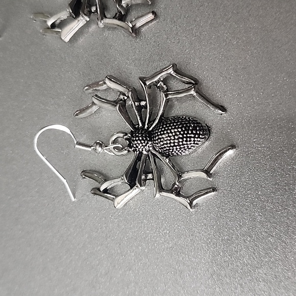 SPIDER Earrings POSHER Favorite - Picture 2 of 5